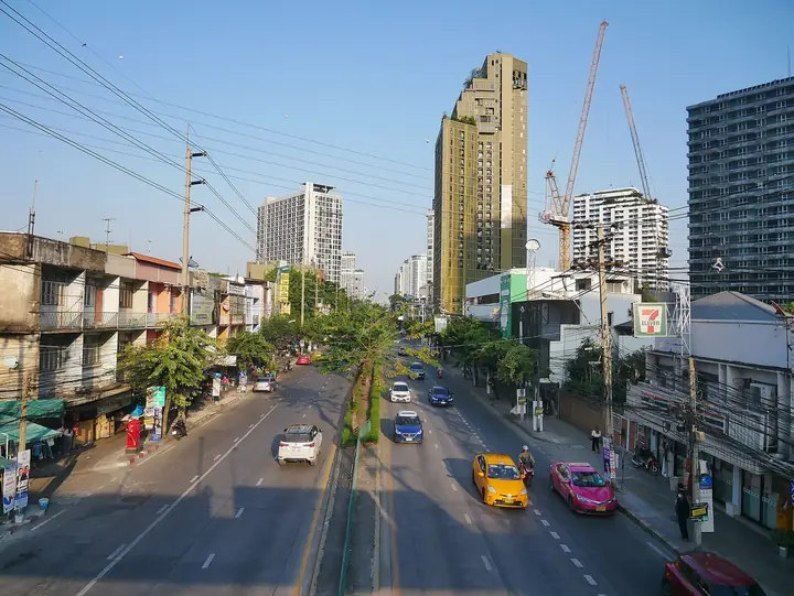 Street scene in Ladprao, near CK MODEL (not the venue)