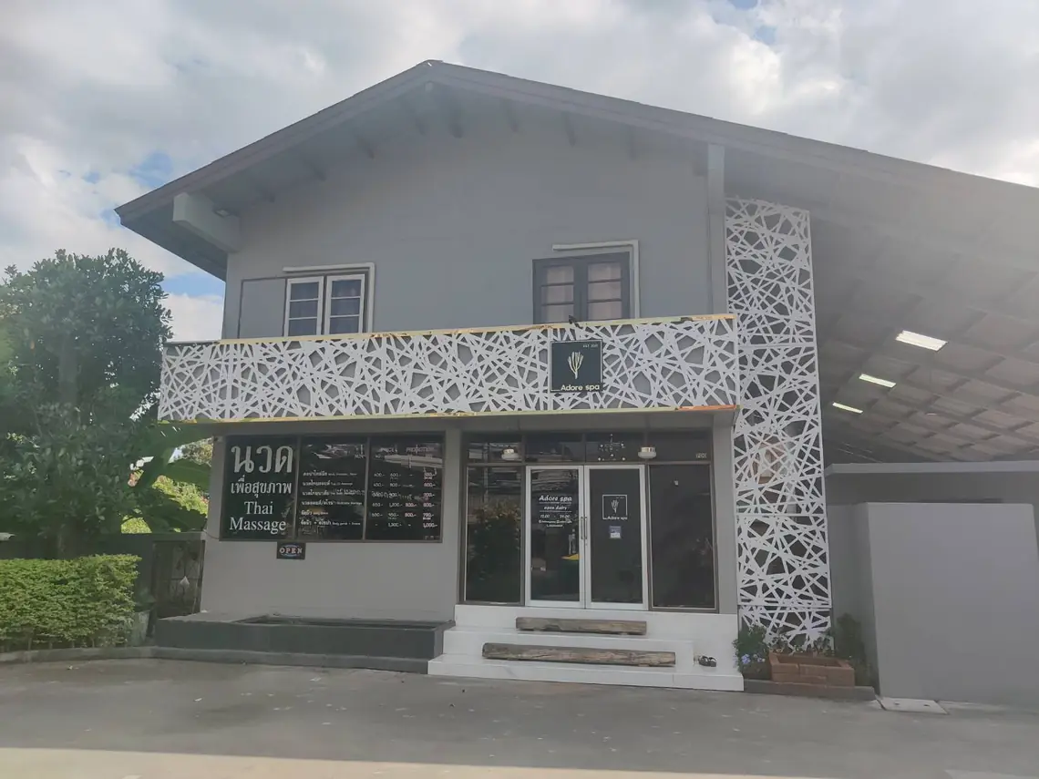Adore Spa: building with the shopfront