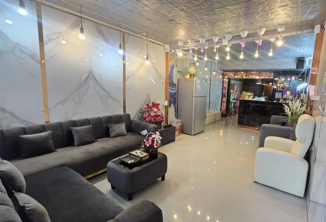 Photo: shaohua ke via Google Maps Airy Massage: lounge
