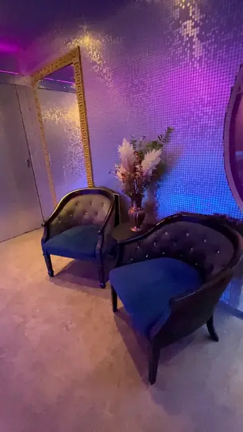 Dragon Heart Nuru & Soapy Massage: lobby seating