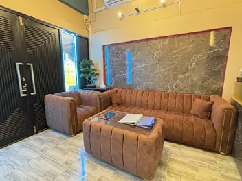Full Moon: lounge