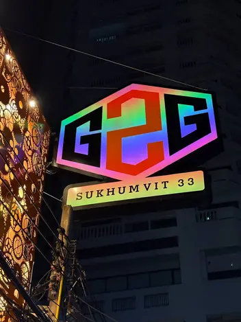 G2G: neon G2G Sukhumvit 33 sign