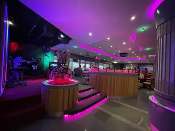 Melrose Plaza: main photo on Google Maps
