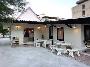 Pancake Spa: building with the patio