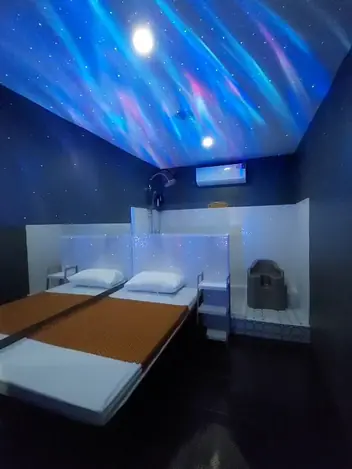 Secret Kiss: treatment room with two beds