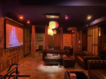 Stocking Massage: lounge