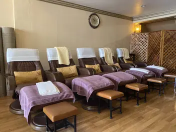 The Massage House: foot massage chairs