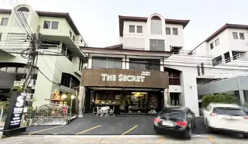 The Secret Spa: building with the sign