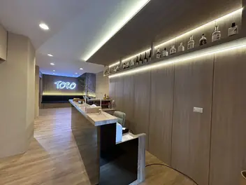 Toro Massage: reception with the neon logo